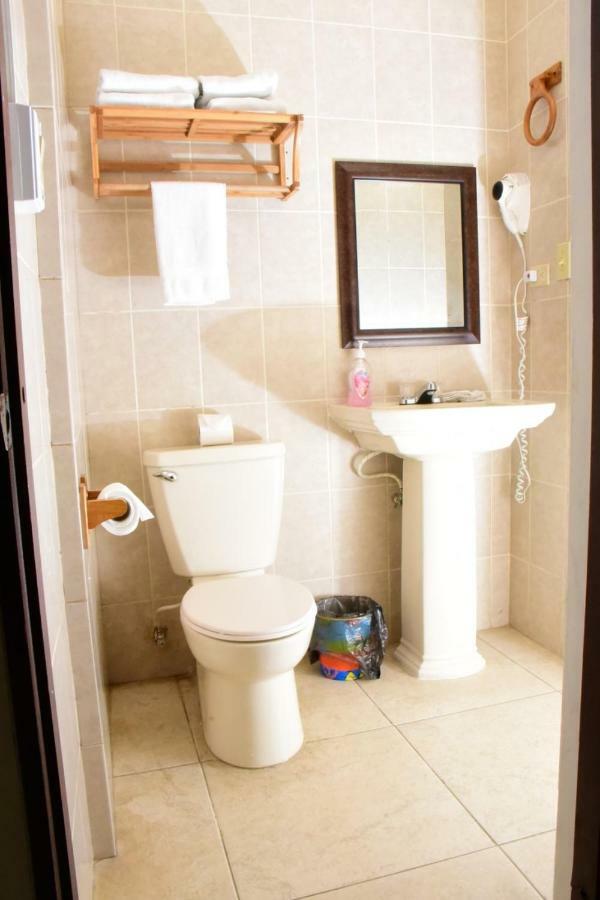 Bella Sombra Guest House Downtown Belize City Eksteriør billede